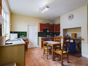 Kitchen- click for photo gallery